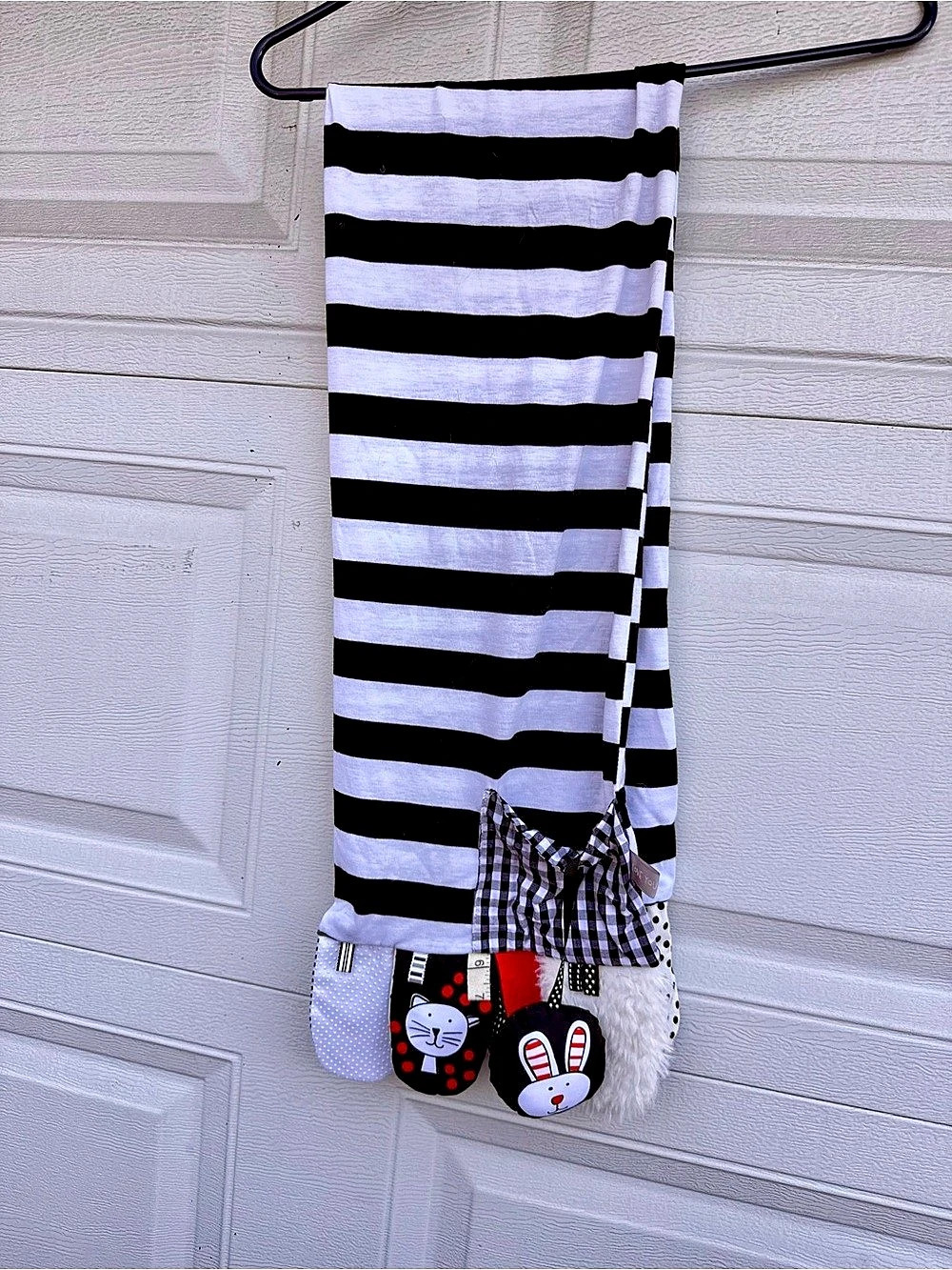 Demdaco Mommy & Me Activity Scarf Black & White